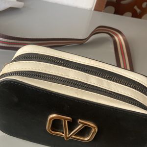 black rectangle sligng bag