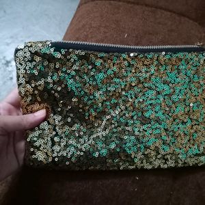 **ON SALE** Sequins Pouch... in golden color ! Goo