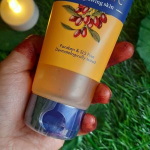 St.Botanica Goji Berry Face Wash With Vitamin C