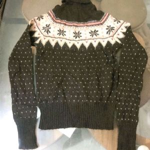 Unsed Sweater In Size -30 To 32