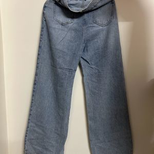 Knee Cut Jeans