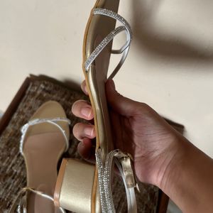 Shimmer strap golden heels (NEW)