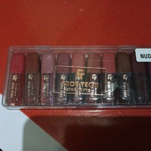 Mini Nude lipsticks