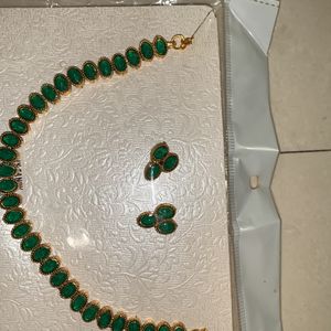 Neckpiece With Earrings