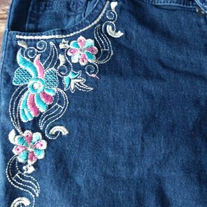 Skinny Jean With Flower Design Pocket