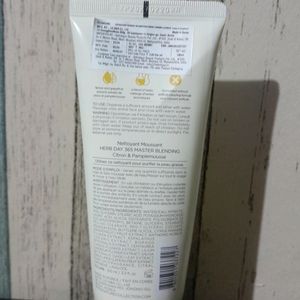 TheFaceShop Herb 365 Day Foaming Cleanser