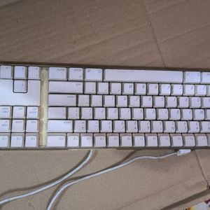 Apple A1048 Keyboard