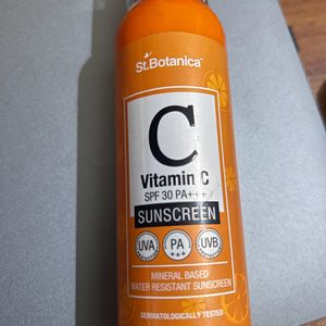 St.Botanica Vitamin C Sunscreen