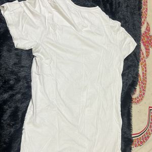 White T-shirt With Round Neck