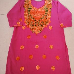 Women Kashmiri Embroidered Kurta