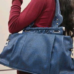 Blue Handbag With Multiple Pockets