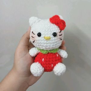 ₊˚⊹౨ crochet strawberry hello kitty ৎ ₊˚⊹