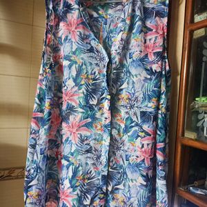 🔥Sale🛍️🔥H&M Floral Sleeveless Shirt