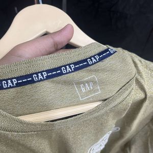 Gap Tshirt