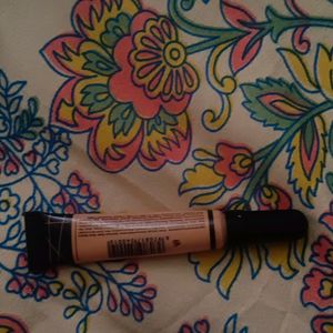 Concealer In Shade Medium