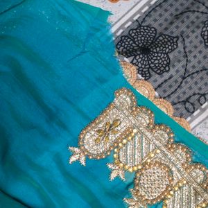 Selling - Heavy Border And Pallu Saree