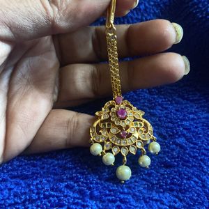 CZ STONE MANGTIKKA WITH PEARLS