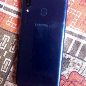 Samsung M20