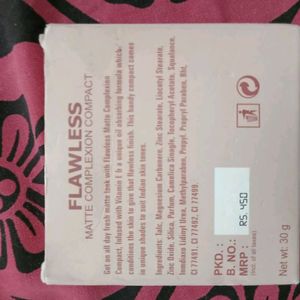 LAKME  9to5  flawless matte complexion compact