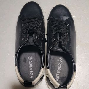 West Wood Black And White Unisexual Shoe