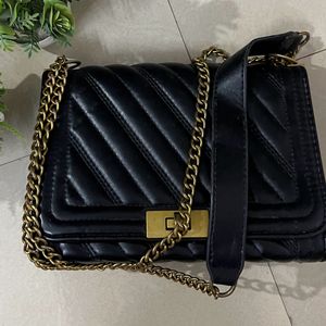 Classy Black Bag With Golden Chain