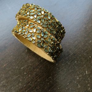 2 Bangles in Gleaming Gold