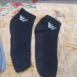 4 socks