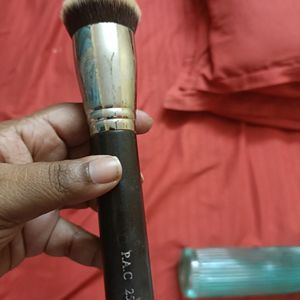 Pac Make Up Brushes And Beauty Blender Branded