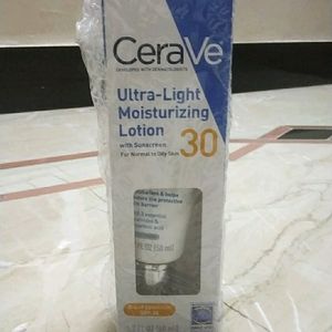 Ultra-Light Moisturizing Lotion With Sunscreen