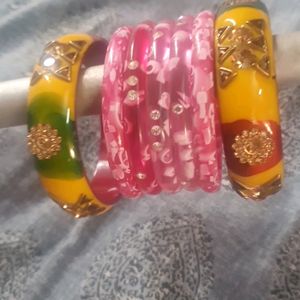 5 Plastic Kade And Two Glass Bangles