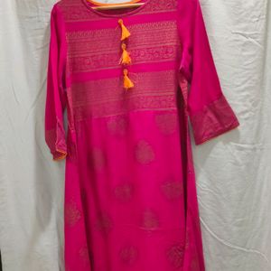 Avaasa Rani Pink Kurti With Matching Leggings Set