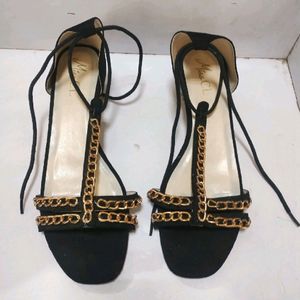 CARLTON London Heels