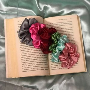 5 Satin scrunchies