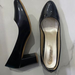 Shoetopia Black Pump Heel