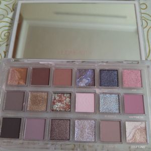 Huda Beauty Rose Quartz Eyeshadow Palette