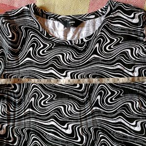 Abstract Print Max Black&White Tshirt