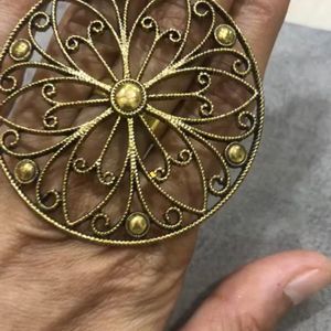 Oversized Ring Golden Polish