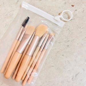 8 Makeup Brushes