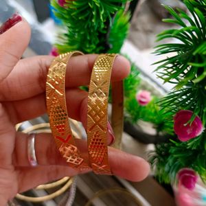 Combo Of Bangles ( 4 Pairs )