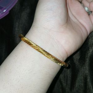 Golden Bracelate