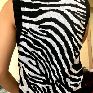 URBANIC black& White Vest