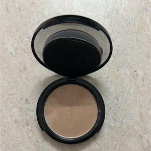 Faces Canada Weightless Stay Matte Compact