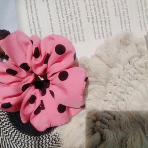 Beautiful pink black dots scrunchies 😍