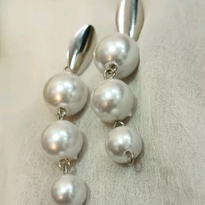 (₹90)Pearl Drop Earrings