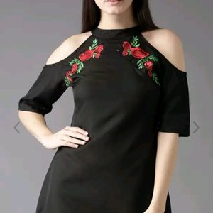 Black cold-shoulder dress with rose embroidery