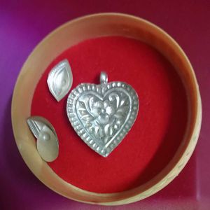 Pure Silver (Chandi) Loket With One Set Eyes Free