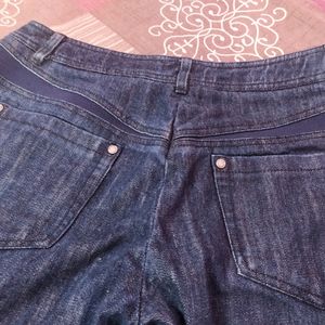 A curv Desighn Jeans