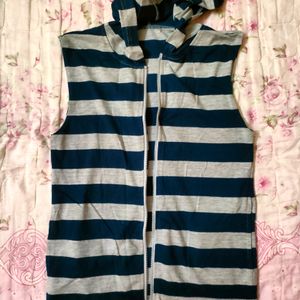 Sleeveless Jacket With Cap