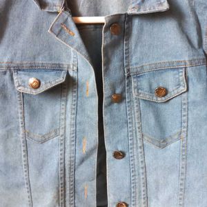 DENIM BLUE SHORT JACKET WITH 2 FRONT POCKETS