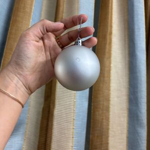 Gold And Silver Medium Sized Ball Hangings For 🎄